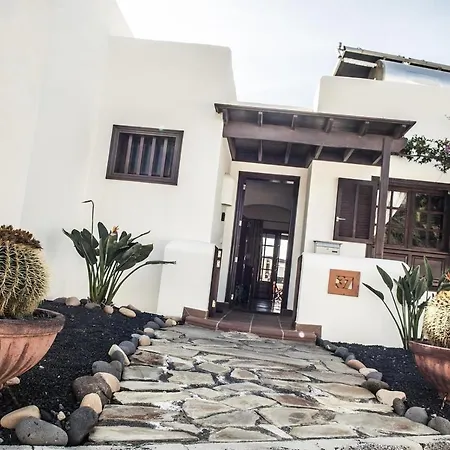 Faro Park With Private Pool Playa Blanca (Lanzarote)