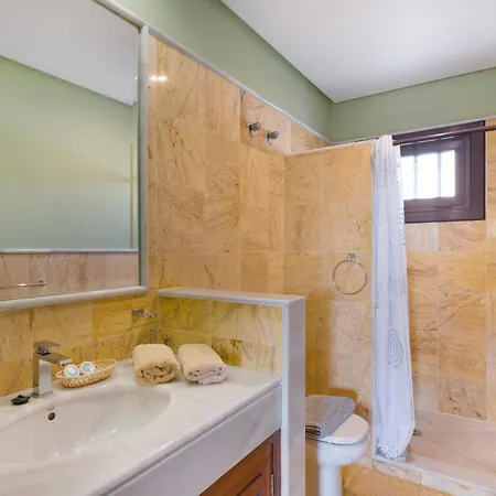 Вилла Faro Park With Private Pool *